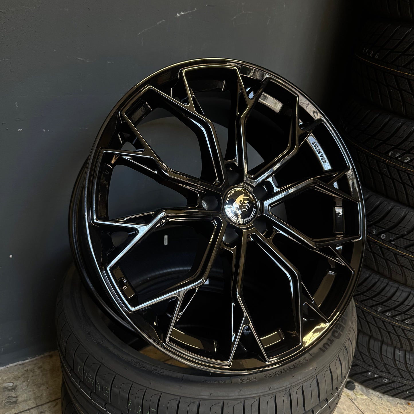 Damina Performance DM18 black painted 8.5x20 ET30 - LK5/112 ML66.6