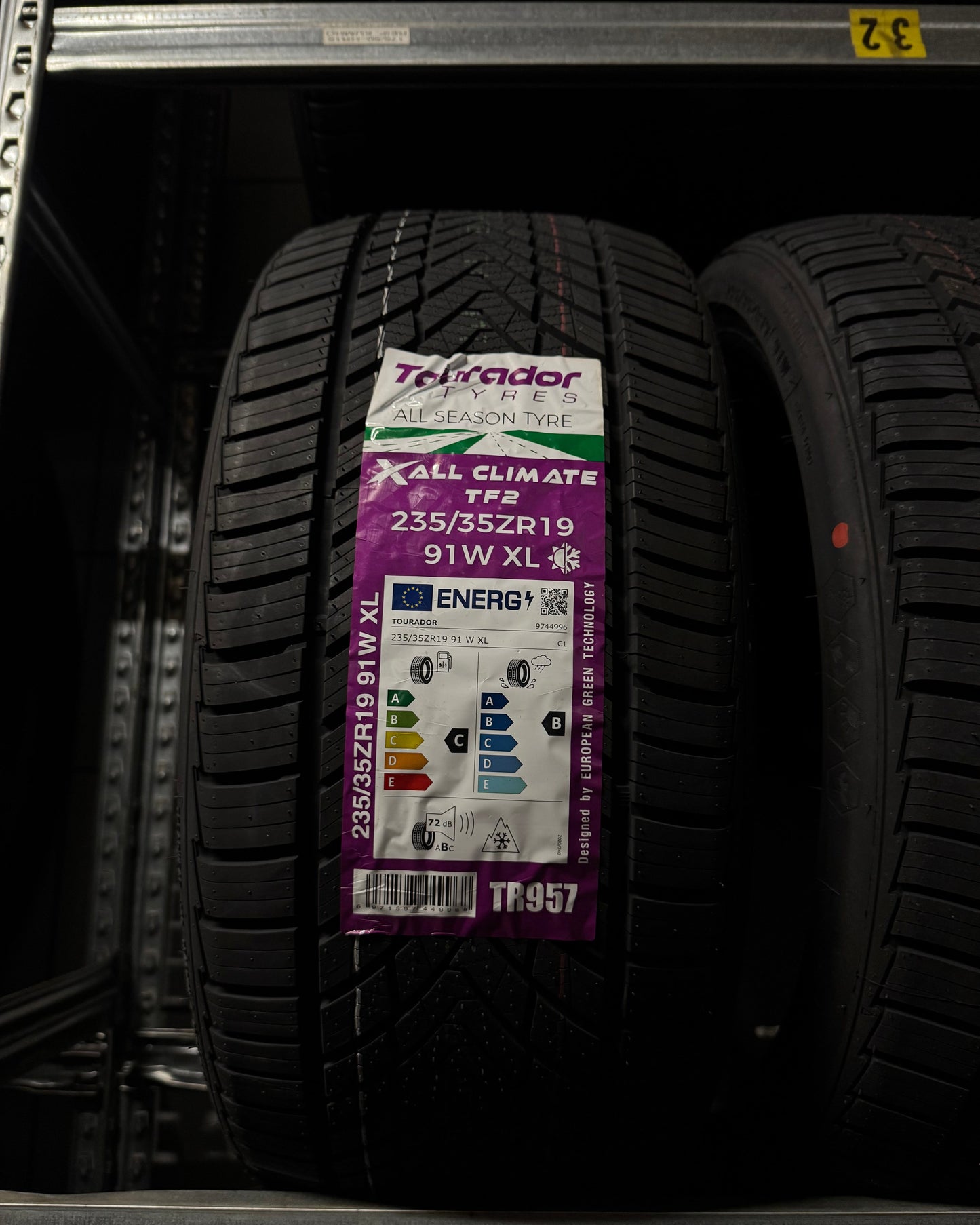 235/35/R19 Ganzjahresreifen Neu inklusive Montage Allwetterreifen